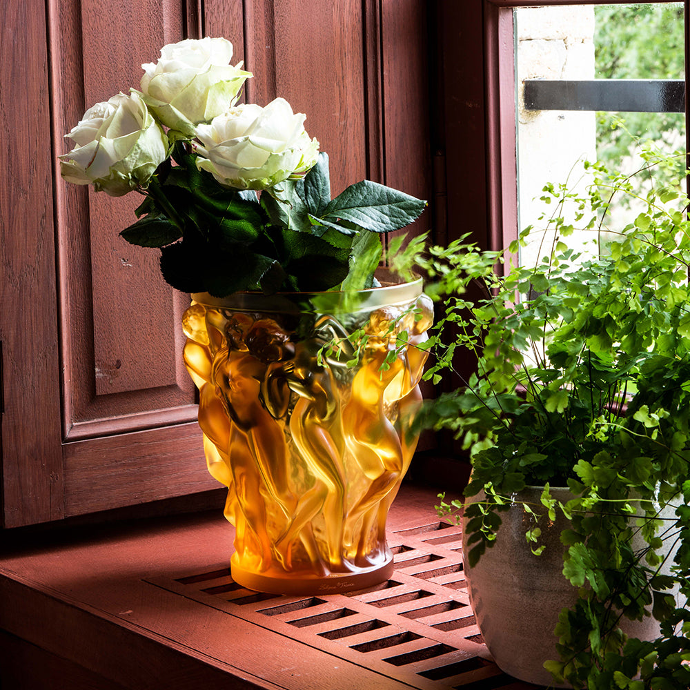 光を纏う巫女たち Lalique Bacchantes バコントゥ オパルセント Bacchantes vase – Lalique North America
