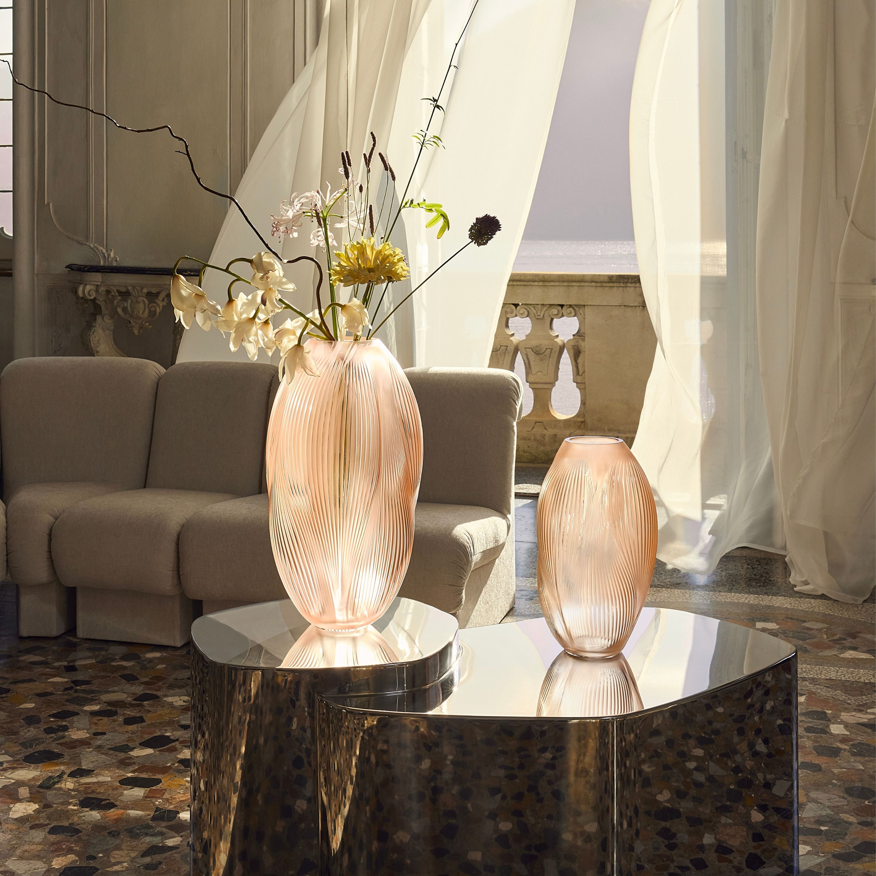 Alizé XXL Vase with pink gold leaves – Lalique North America