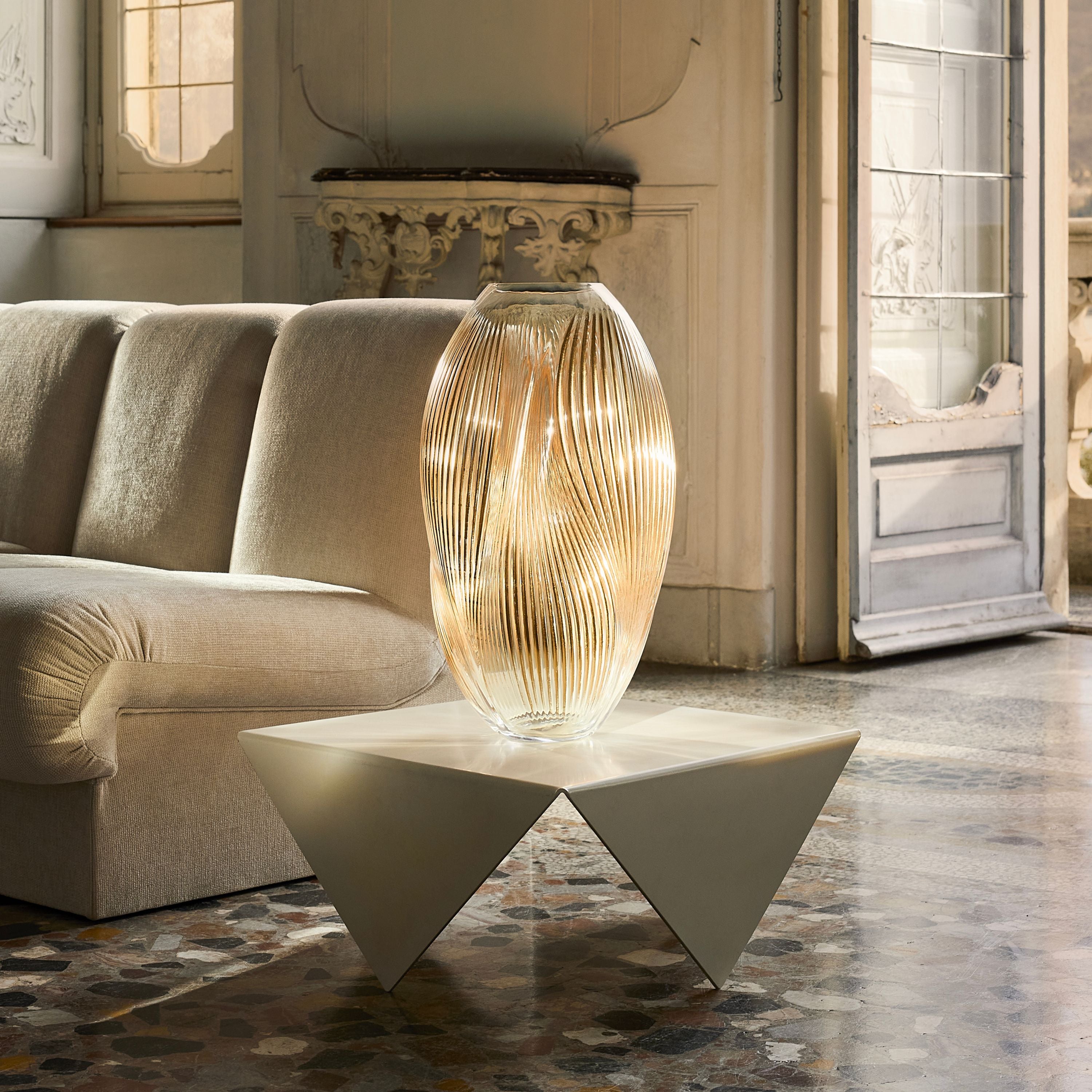 Alizé XXL Vase with pink gold leaves – Lalique North America