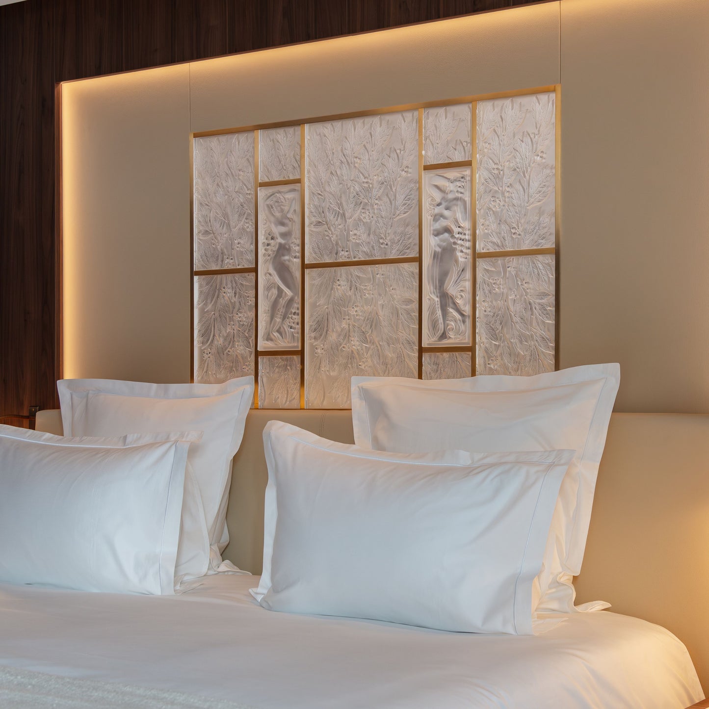 Femme Tête Levée decorative panel