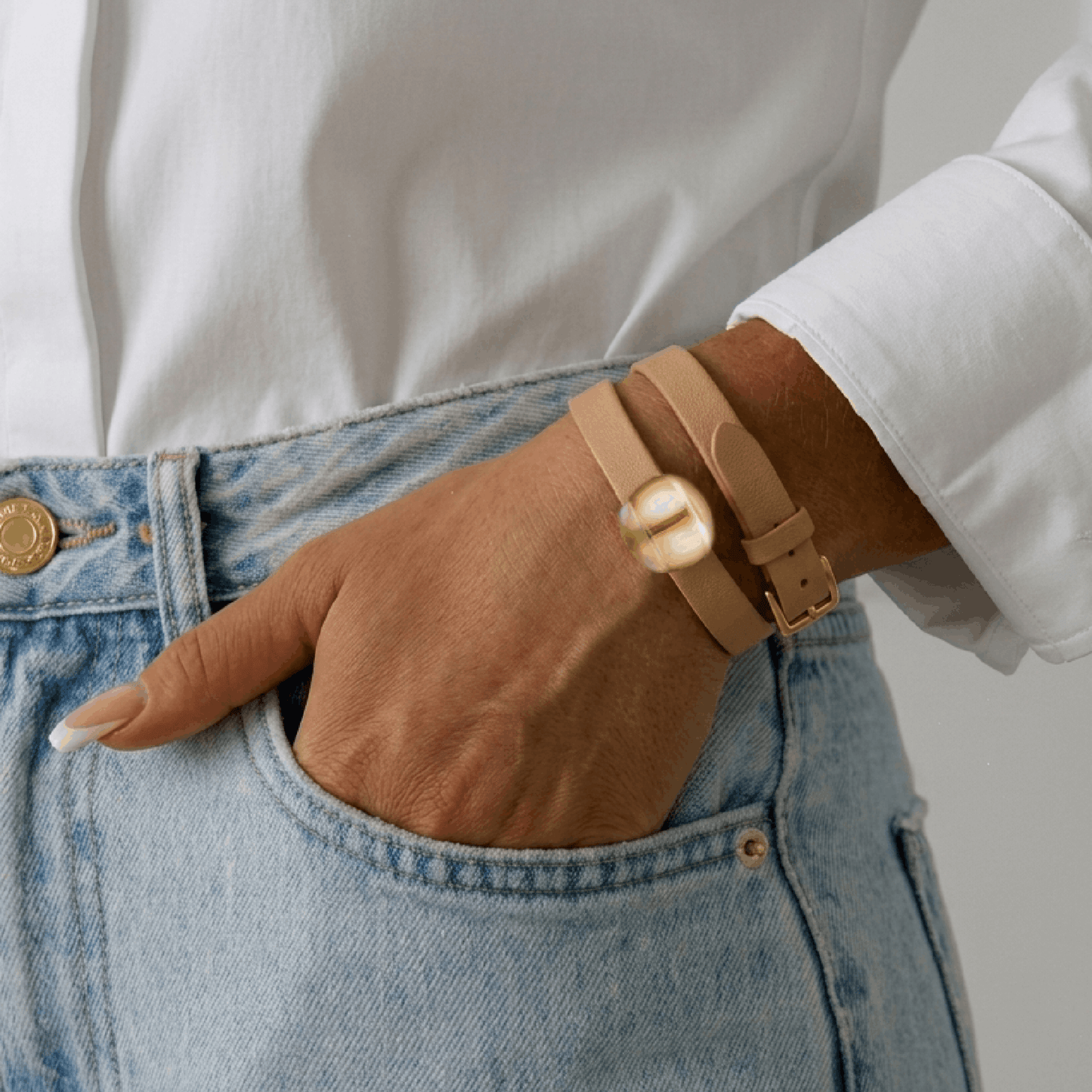 Cabochon leather bracelet